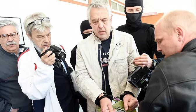 Tiesa apcietina Gapoņenko