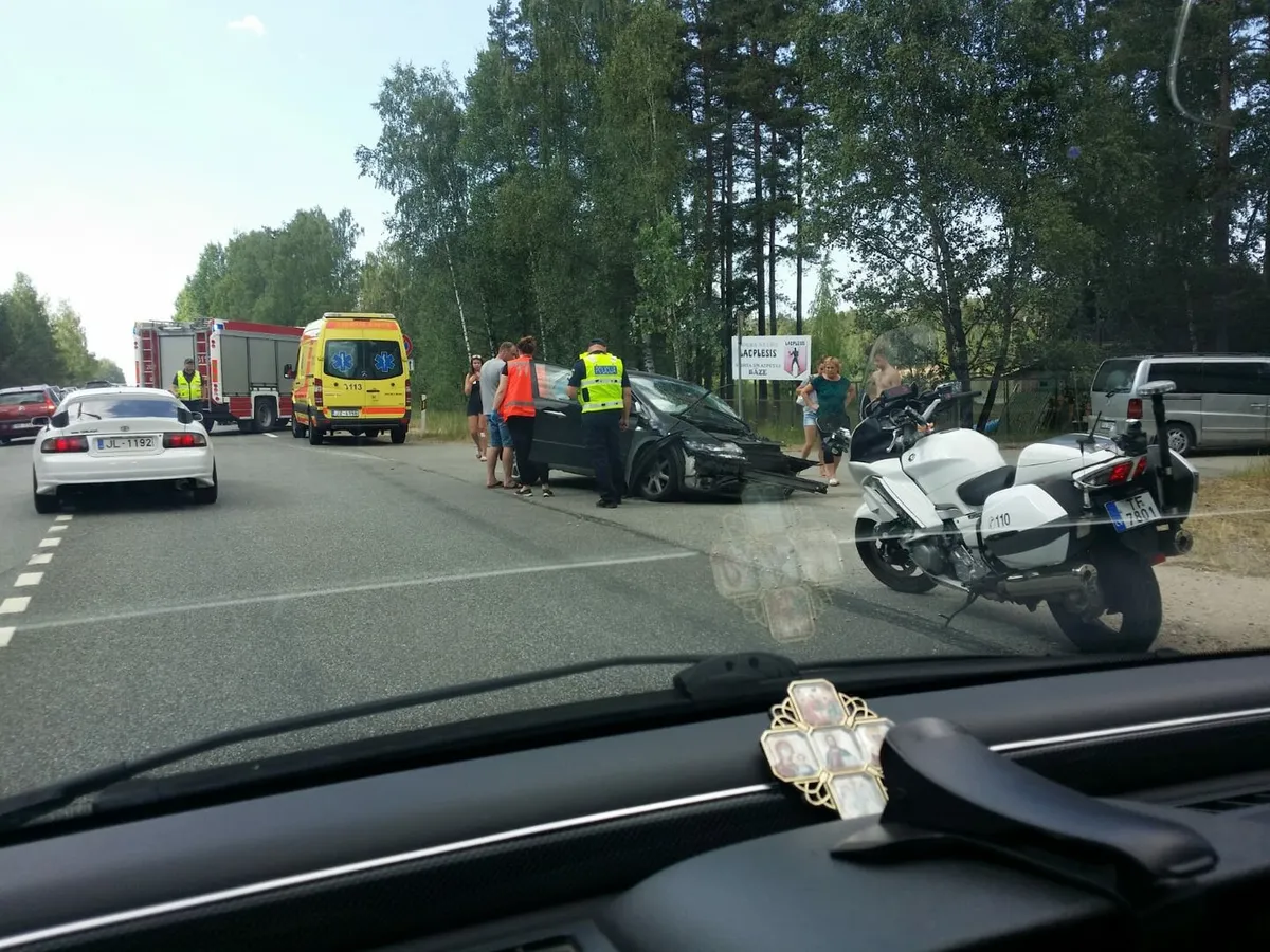 Вчера на Юрмальской трассе произошли аварии с участием нескольких автомобилей