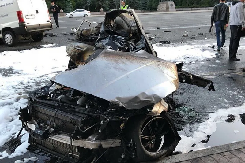 Пьяные «мажорята» устроили гонку по Москве и сгорели заживо в своём «мерседесе»