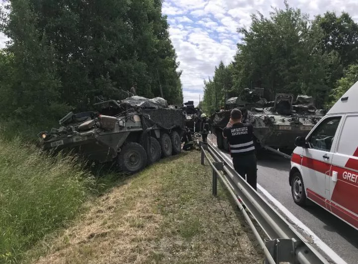 ДТП в Литве: американцы угрохали две БМП, 13 солдат в госпитале