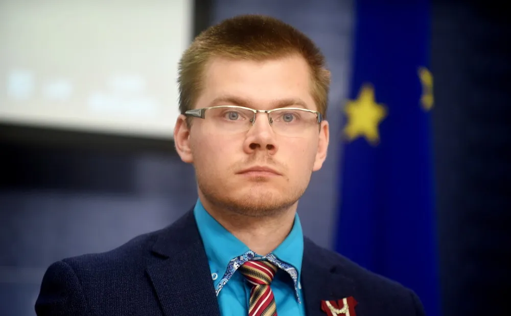 Иесалниекс: дали бы в 90-е гражданство всем, были б второй Украиной
