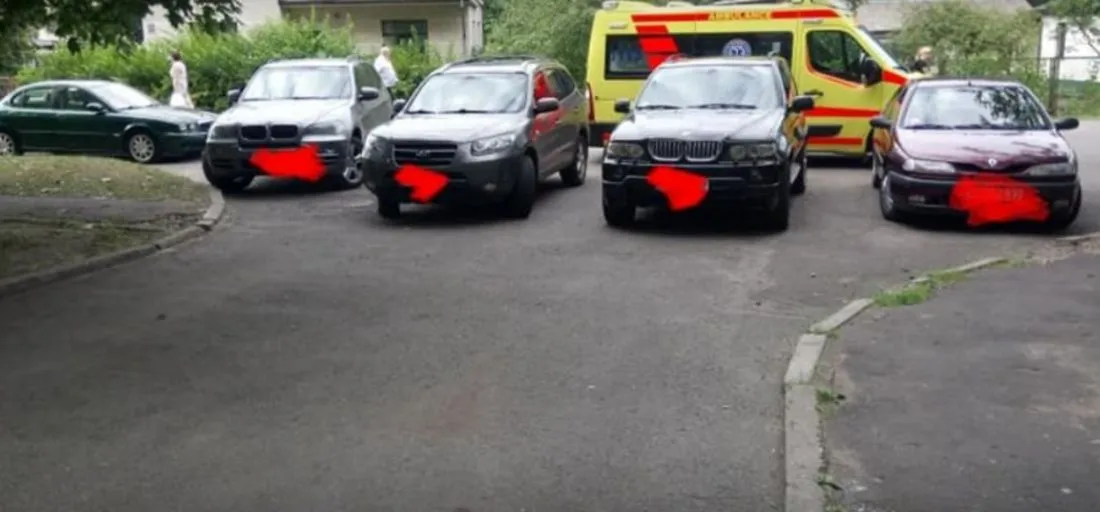 Припарковались так, что «скорая» не смогла проехать: «Быть может и вашей семье когда-нибудь понадобится помощь!»