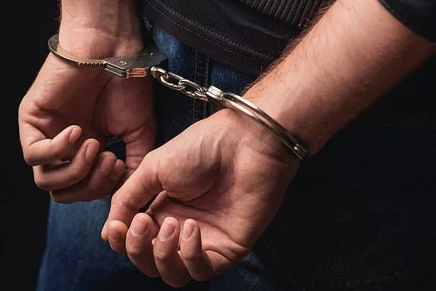 В Болдерае мужчина пытался повеситься в полицейской машине