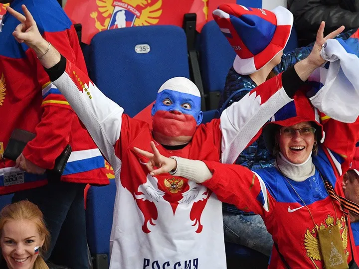 Болельщики в Москве потратились почти на 100 миллиардов рублей