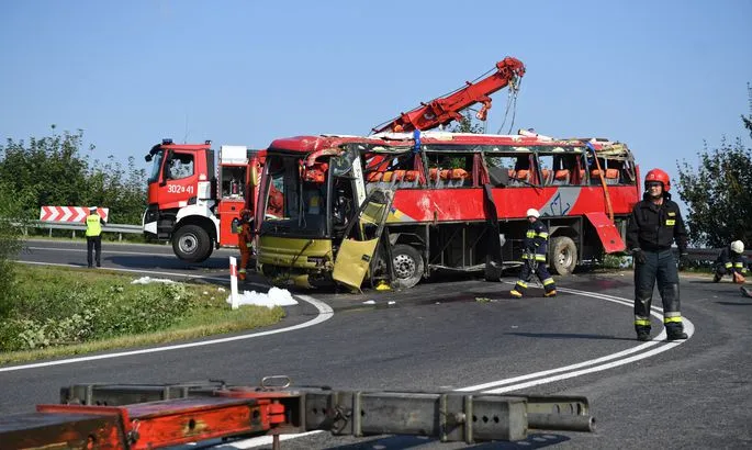 В Польше рухнул со склона автобус с украинцами: есть жертвы, десятки пострадавших