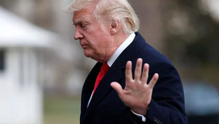 ЕС капитулирует в торговой войне с США, но Трампу этого мало