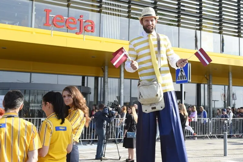 Соцсети об открытии IKEA: в Риге много сумасшедших, очень даже! И я одна из них, приехавшая на открытие магазина в 5 утра (фото)