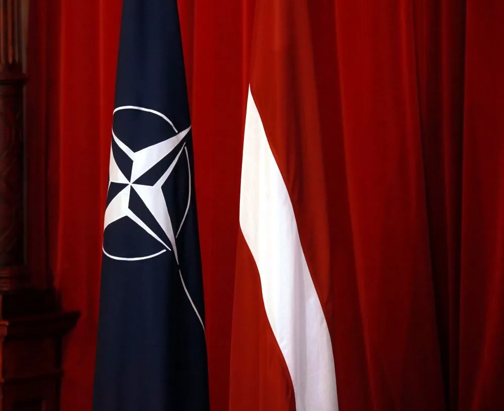 Atzīmējot Latvijas 20 gadus NATO, aicina skolēnus piedalīties konkursā