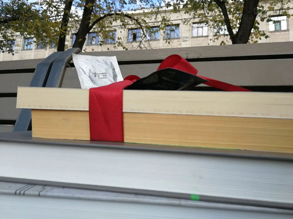 «А куда именно в нижнем белье нужно крепить тампон?» Врач в шоке от знаний подростков о своем теле