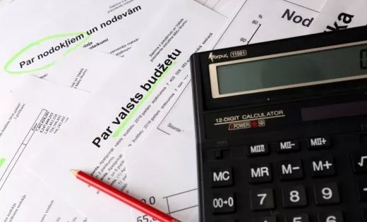 Valdība sola nākamajos gados sabalansēt budžetu bez izdevumu konsolidācijas