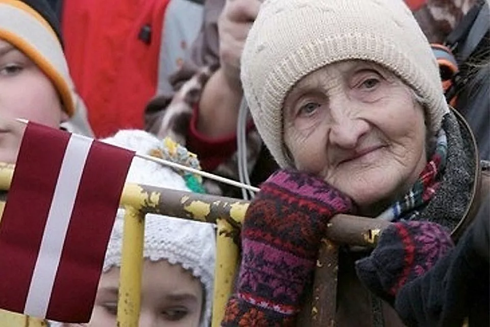 Ziemas sezonā pret Covid-19 vakcinētiem senioriem piešķirs 20 eiro ikmēneša pabalstu