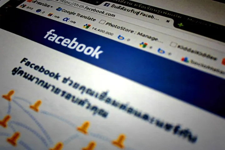 Робот будет искать на Facebook оскорбительные мемы