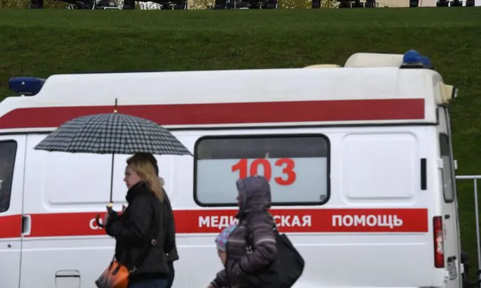 В т/ц женщина разбилась насмерть, вывалившись за перила с третьего этажа