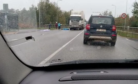 Смертельное ДТП: в Риге грузовик сбил женщину