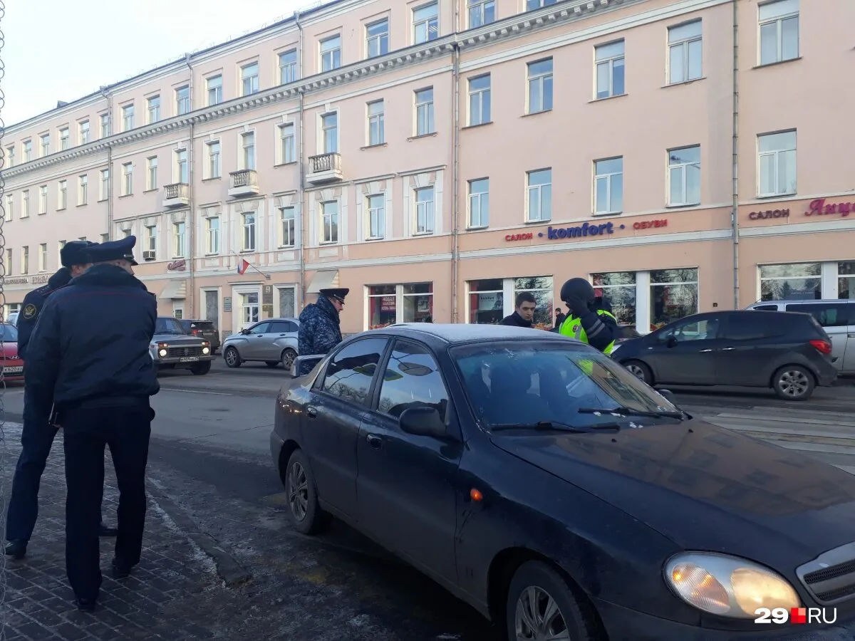 В России взорвали здание ФСБ: есть погибшие. Смертник оставил послание (ДОПОЛНЕНО)