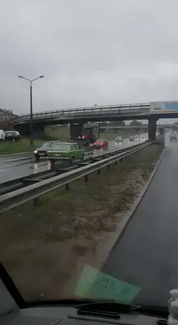 Водитель «Жигулей» основательно перепугал людей на Краста (ВИДЕО)