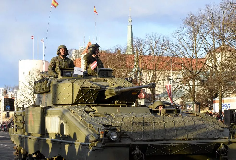 AM aptur vērienīgo bruņotu automašīnu iepirkumu un tā vietā koncentrēsies uz «Patria» bruņumašīnu iegādi