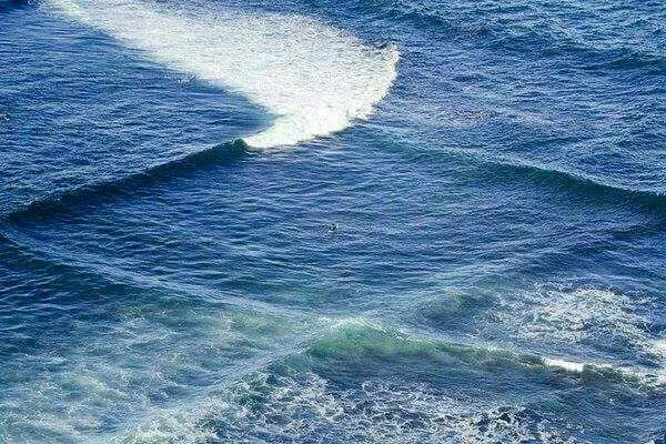 «Квадратные» волны — опасное и красивое явление