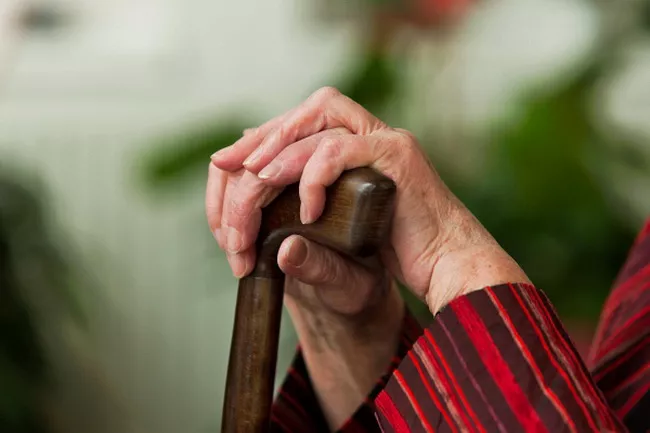 В Риге 100-летним пенсионерам хотят увеличить ежегодное пособие