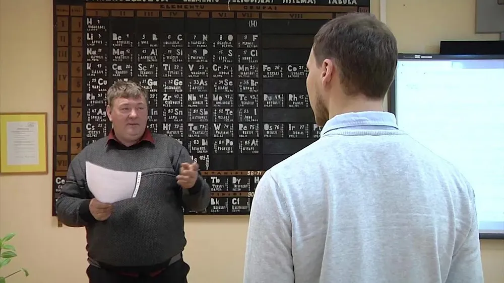 «У него садистские наклонности»: в Елгавском крае шофер превратил школьные экскурсии в кошмар
