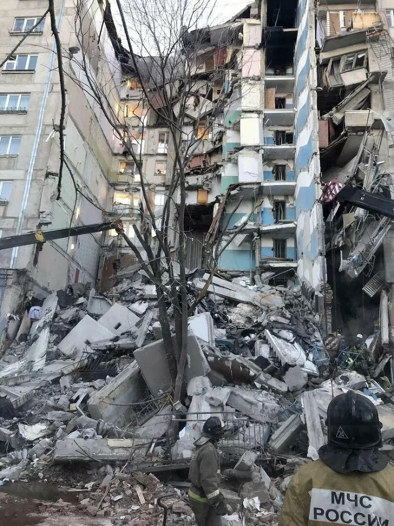Трагедия в Магнитогорске: обрушился подъезд многоквартирного дома — под завалами ищут 79 человек