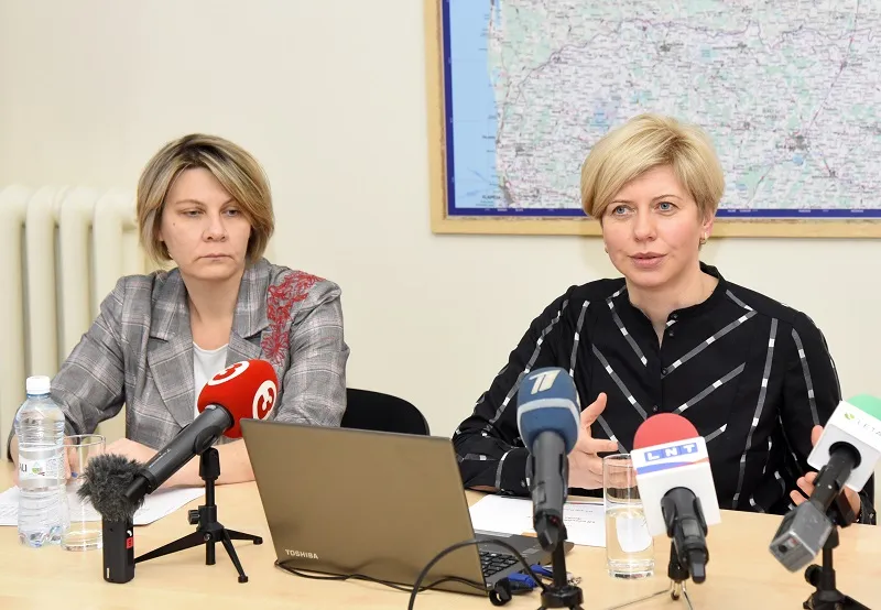 В следующем году зарплаты врачей приблизятся к 2000 в месяц, а медсестер к 1000