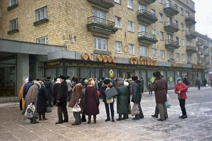 В магазины будут пускать по очереди? Минэкономики о новых правилах