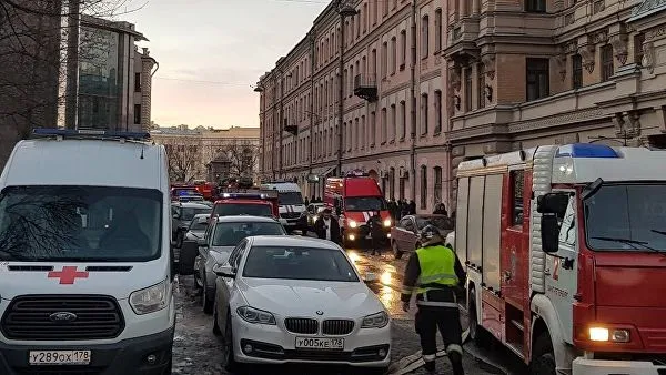 В здании национального университета в Санкт-Петербурге обрушились три этажа (видео)