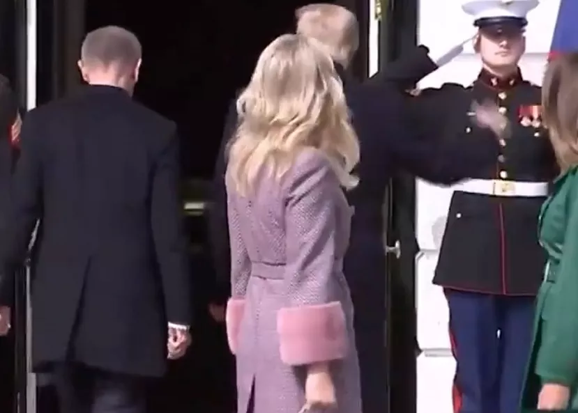 8 марта не у всех: Трамп позабыл жену на пороге Белого дома. ВИДЕО