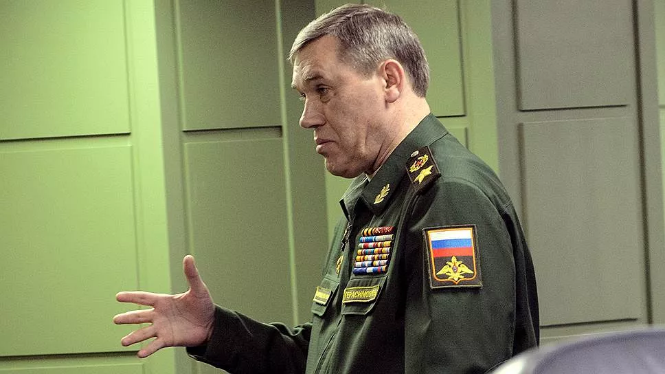 Понаберут идиотов: начальник Генштаба российской армии читает фейковые новости вместо разведсводок