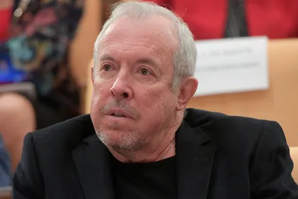Скука смертная. Макаревич рисовал свинью, пока слушал Шнура в Госдуме