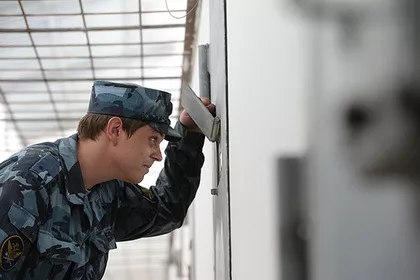 Полицейские, зверски изнасиловавшие юриста черенком от лопаты, получили от 6 до 12 лет колонии
