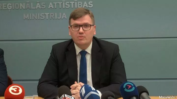 Pārmetot pašvaldības autonomās funkcijas nepildīšanu, VARAM rosinās Rīgas domes atlaišanu