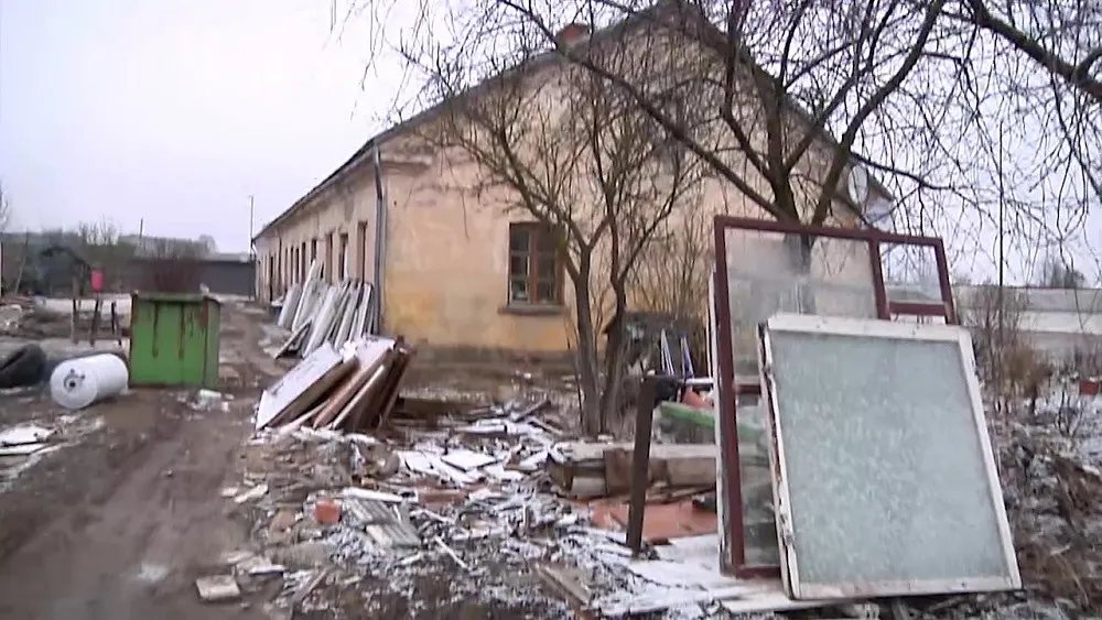 Драма в Екабпилсе: 10-летний мальчик ночует по соседям, но мама не отдаёт его родственникам