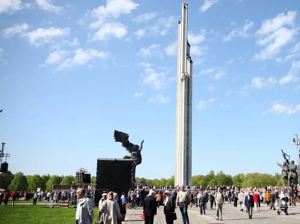 Герхардс: вопрос демонтажа памятника в Парке Победы должен быть решен до выборов