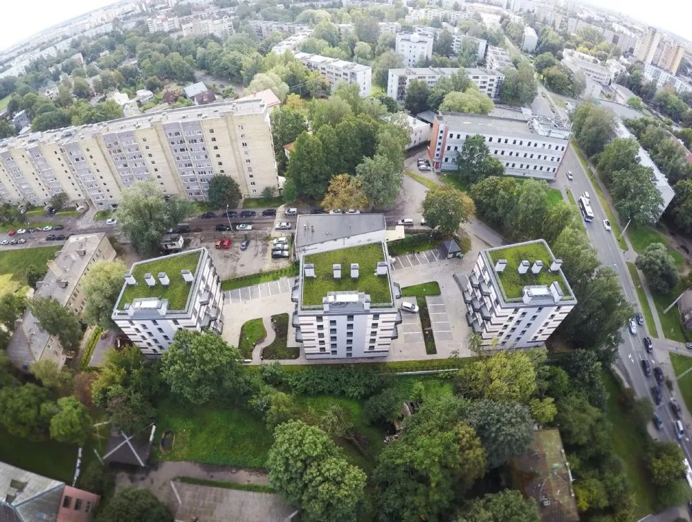 В Пурвциемсе агрессор напал на полицейского с гантелью; страж порядка получил травму
