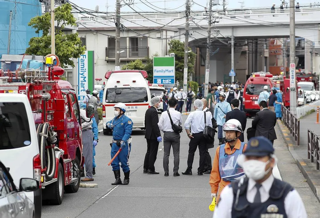 Япония объявила предупреждение о цунами после серии сильных землетрясений