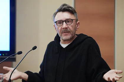 Шнуров пристыдил Пригожина за жалобы на низкие доходы