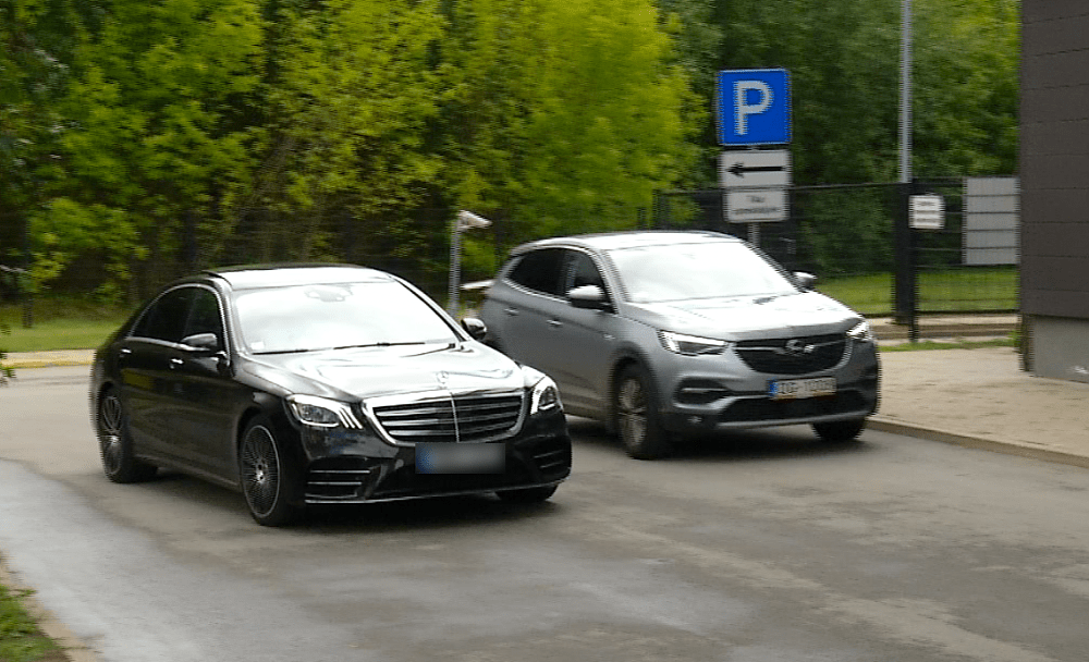 Красивый выход! Броку из изолятора забрал Mercedes стоимостью 140 тысяч евро
