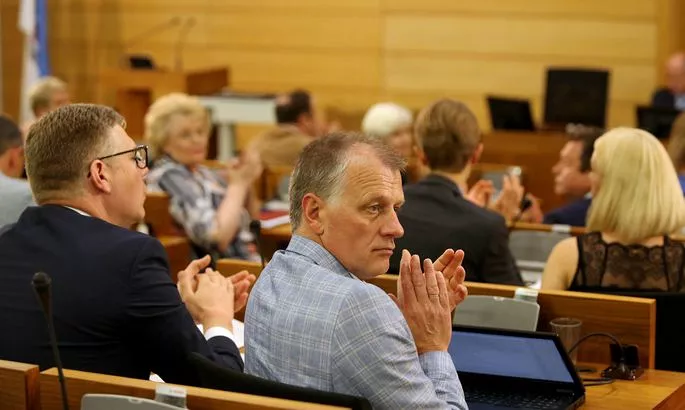 Бедняжка! Депутат РД Пулкс прекратил работу в Pasažieru vilciens, где получал 25 000 евро в год