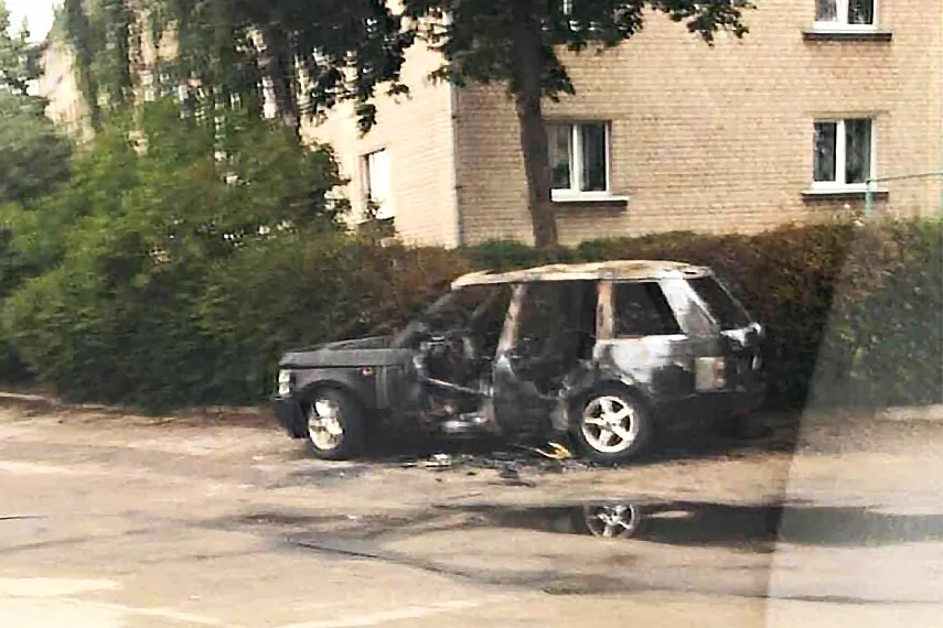 После поджогов автомобилей в микрорайонах Даугавпилса усилено патрулирование
