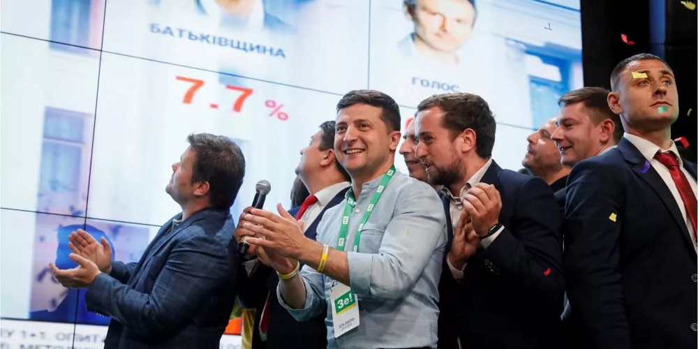 Партия Зеленского побеждает на украинских парламентских выборах (ДОПОЛНЕНО)