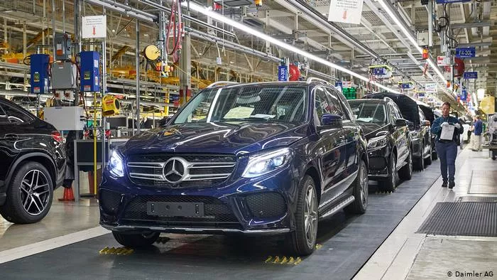 Volkswagen и Mercedes стали зарабатывать меньше из-за проблем в Китае и тарифов Трампа