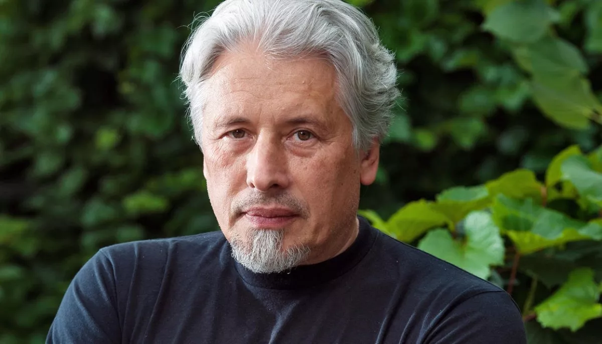 «Путин говорит, что поднял Россию с колен, но в действительности он её разрушил»: Владимир Сорокин