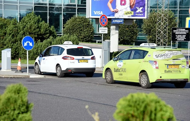 LVRA aicina atbildīgās iestādes apsvērt iespējas koriģēt vaučeru cenas taksometru braucieniem no lidostas