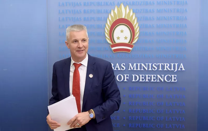 Минобороны: хотите обязательную армию для мужчин и женщин?