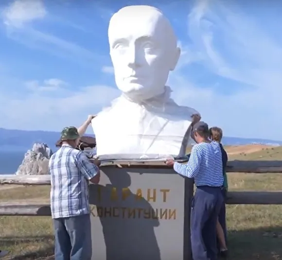 День рождения в Сибири: европейские СМИ оценили фото задумчивого Путина