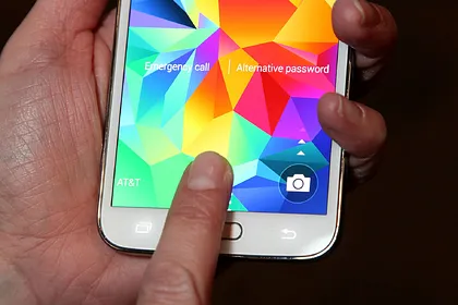 Защита по отпечатку пальца смартфонов Samsung оказалась бесполезной