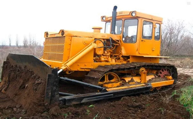 Под Ливаны подросток украл дизельное топливо прямо из строительной техники