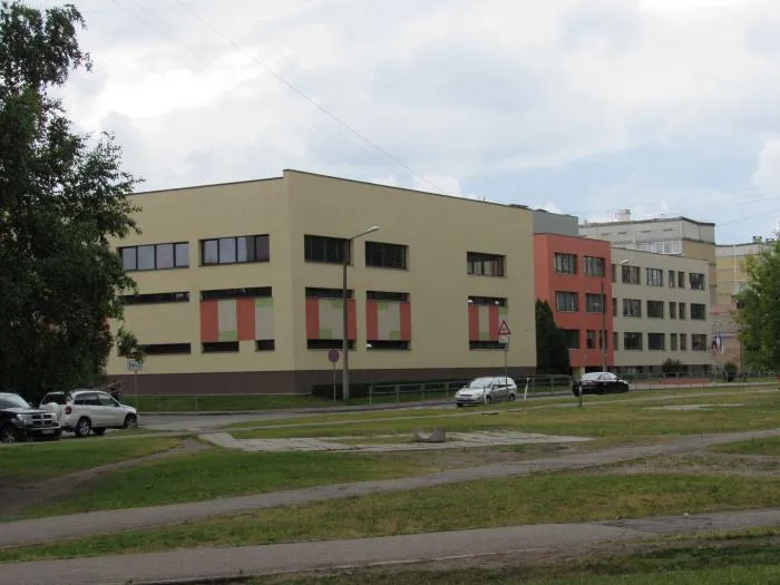 «Не умеют себя вести»: в Золитудской гимназии в результате давки в гардеробе пострадал ребенок